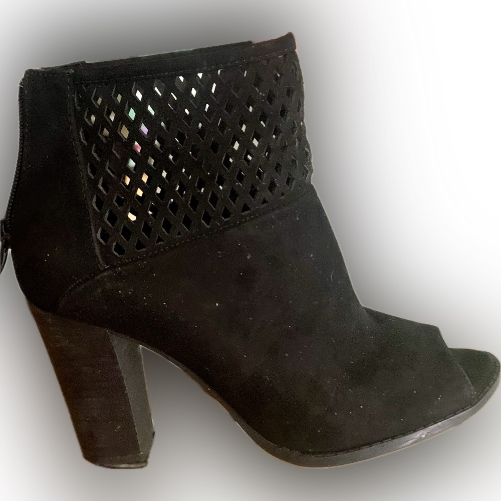 REPORT Black Suede Laser Cut Peep Toe Chunky Block Stack High Heel Bootie SZ6.5?